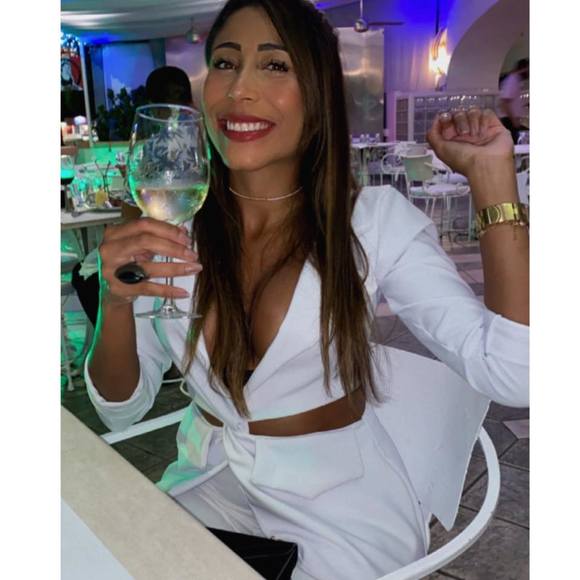 Profile Picture of Ludimilla Germano (@ludimillag) on Poshmark