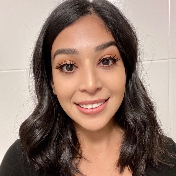 Profile Picture of Bianca Bernal (@bachonkaa26) on Poshmark