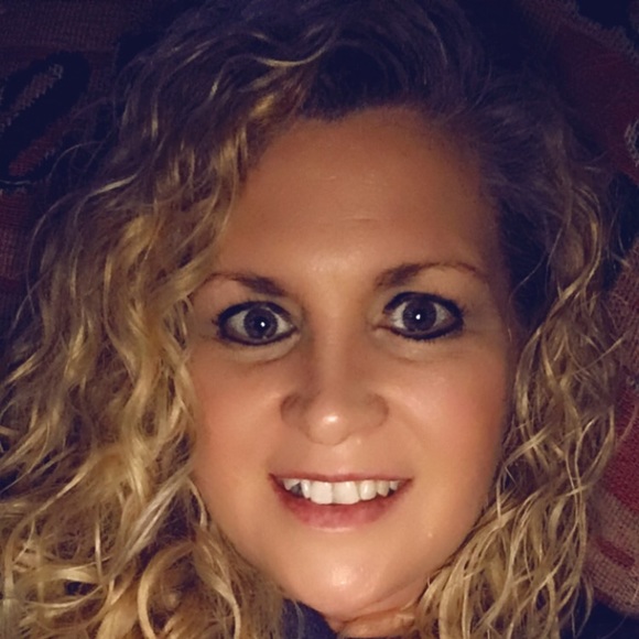 Profile Picture of Tracy Perkins (@tracyperkins899) on Poshmark