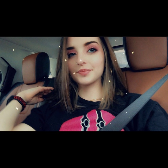 Profile Picture of Sophia Roseman (@sophiaroseman) on Poshmark