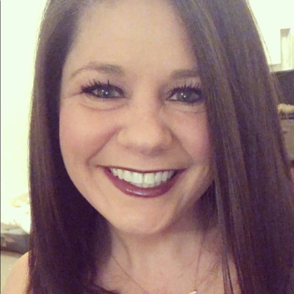 Elizabeth Weithman - Poshmark Profile Picture of Elizabeth Weithman (@midgey36) on Poshmark