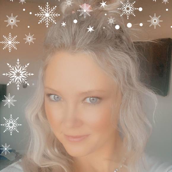 Profile Picture of Michelle Nylund (@michellen) on Poshmark