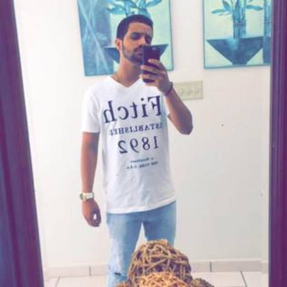 Profile Picture of 'jomar Colon (@jomar3) on Poshmark