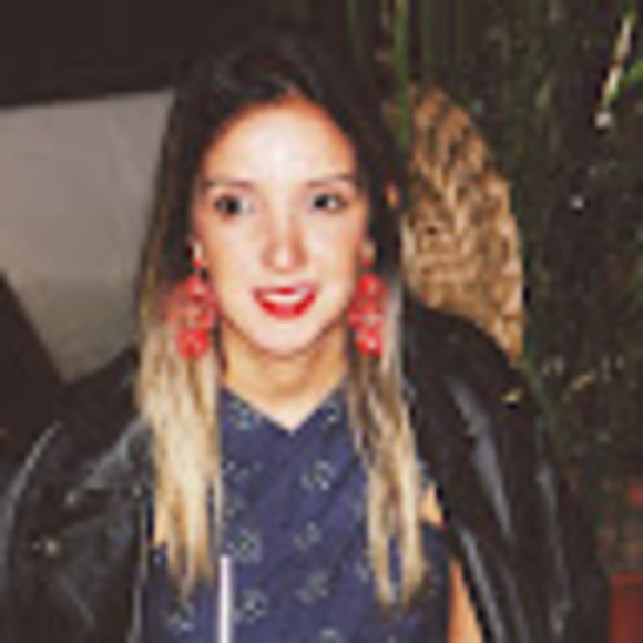 Profile Picture of Luciana Barros (@luagnese) on Poshmark