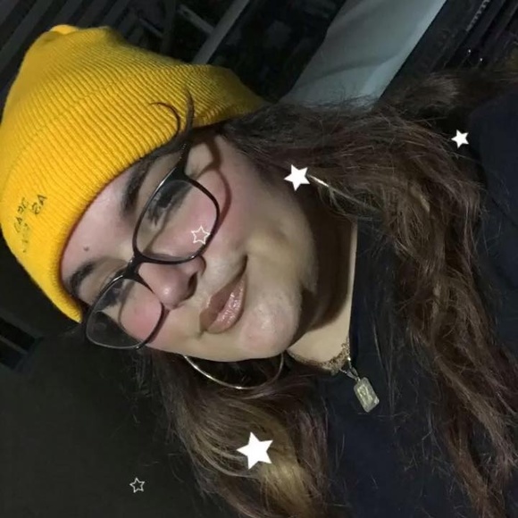 Profile Picture of Julissa Velasquez (@julissavelasque) on Poshmark