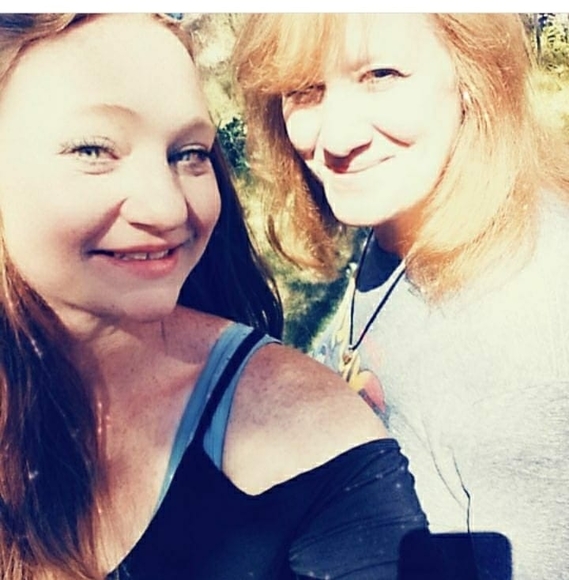 Stephany Leasor - Poshmark Profile Picture of Stephany Leasor (@daisydesign1982) on Poshmark