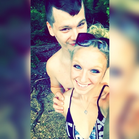 Sydney Frysinger - Poshmark Profile Picture of Sydney Frysinger (@sydnichellexoxo) on Poshmark