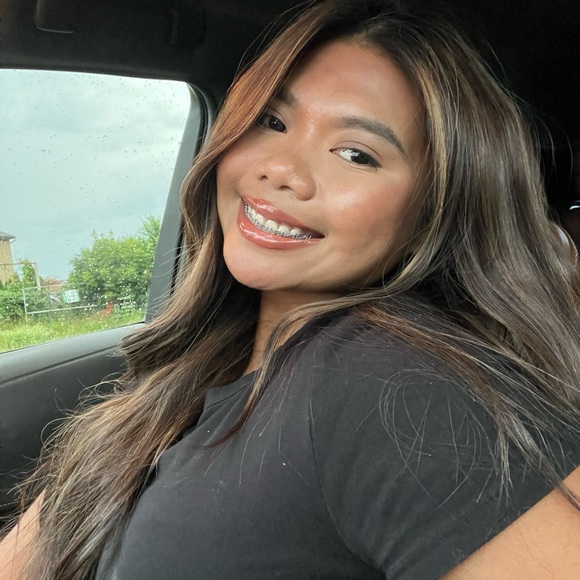 Profile Picture of Marrianne Barroga (@marrianne_b) on Poshmark