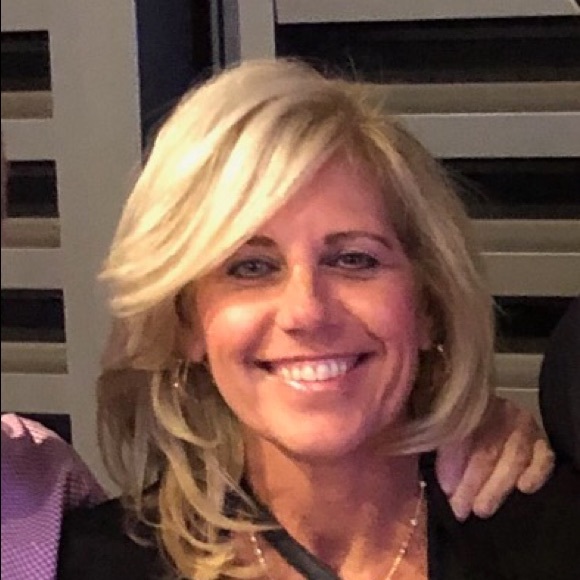 Profile Picture of Michelle Sramek (@golfkids003) on Poshmark