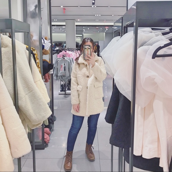 Profile Picture of Jongrak Sansupa (@namkhing9) on Poshmark