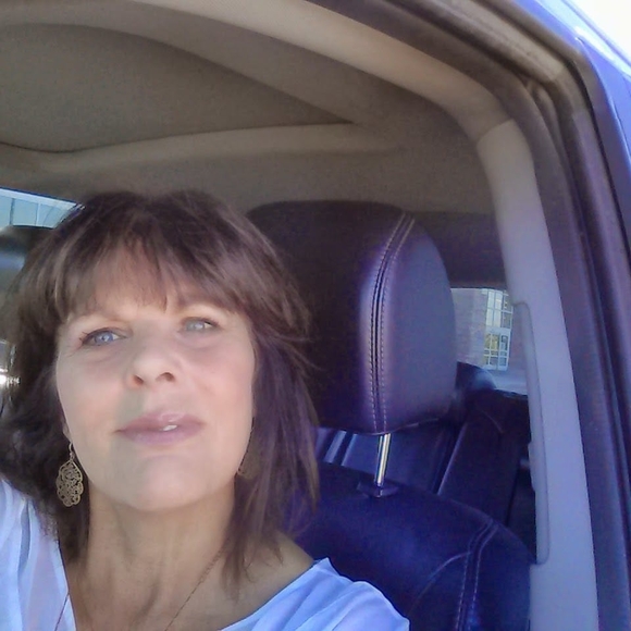 Profile Picture of Elaine Ostergren (@lainey_4) on Poshmark