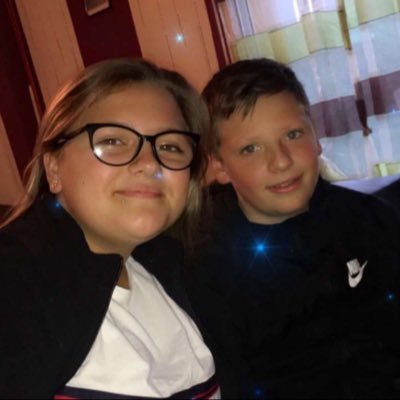 Profile Picture of Lea Enzo (@BoweLea1) on Twitter