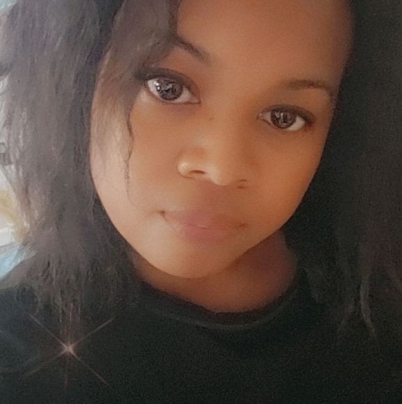 Profile Picture of Nyeara Manire (@mrsmanire) on Poshmark