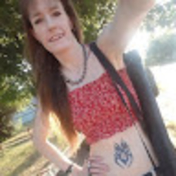 Profile Picture of Kitty Craig (@kitty_craig420) on Poshmark