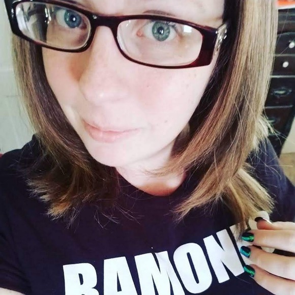 Profile Picture of Kimberly Danielson (@kmdsunshine2018) on Poshmark
