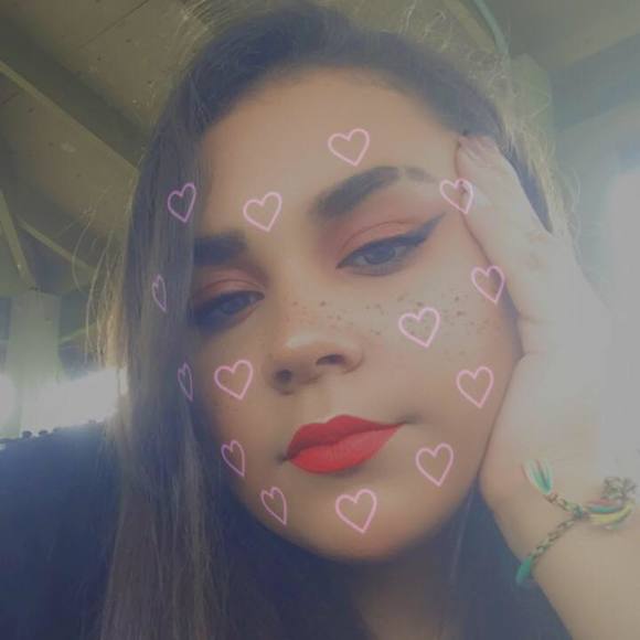 Profile Picture of Beatriz Delgado (@beatrizdelga277) on Poshmark