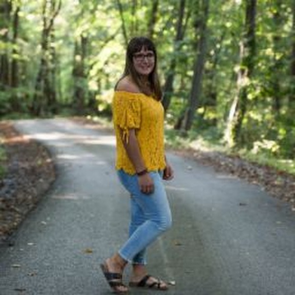 Profile Picture of Lydia Smucker (@auntlil1757) on Poshmark