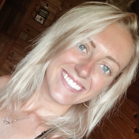 Profile Picture of Bailey Laytham (@baileylaytham) on Poshmark