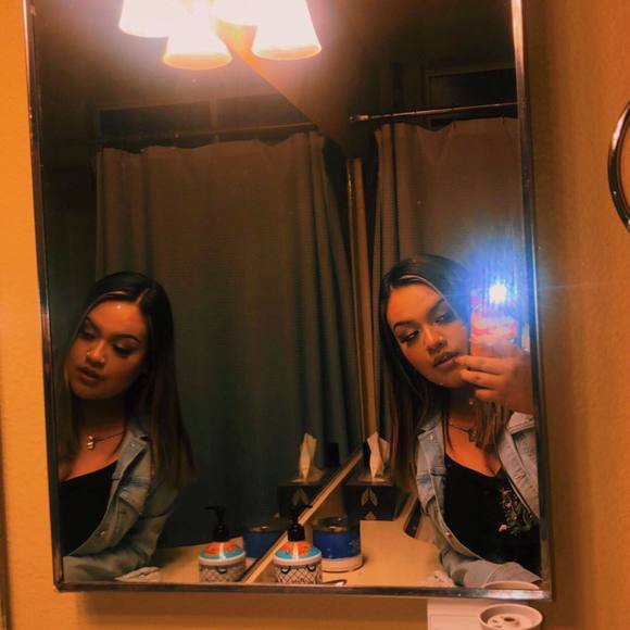 Profile Picture of Myrna Maya (@myrnamaya) on Poshmark