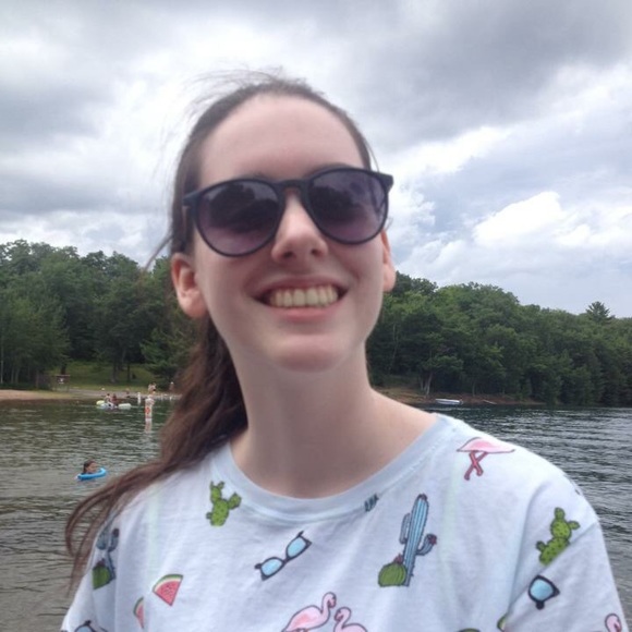 Profile Picture of Jenny Schultz (@sonic21) on Poshmark