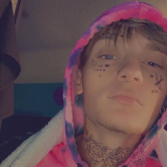 Profile Picture of Larry Ball (@larryyanks02) on Poshmark