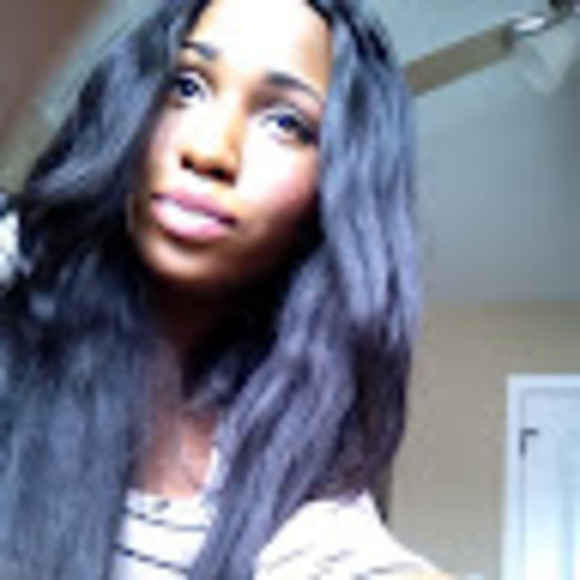 Profile Picture of Casey Singleton (@caseysinglet785) on Poshmark