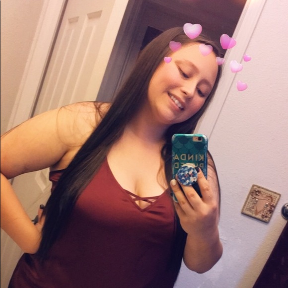 Profile Picture of Angelie Bethel (@angeliebethel) on Poshmark