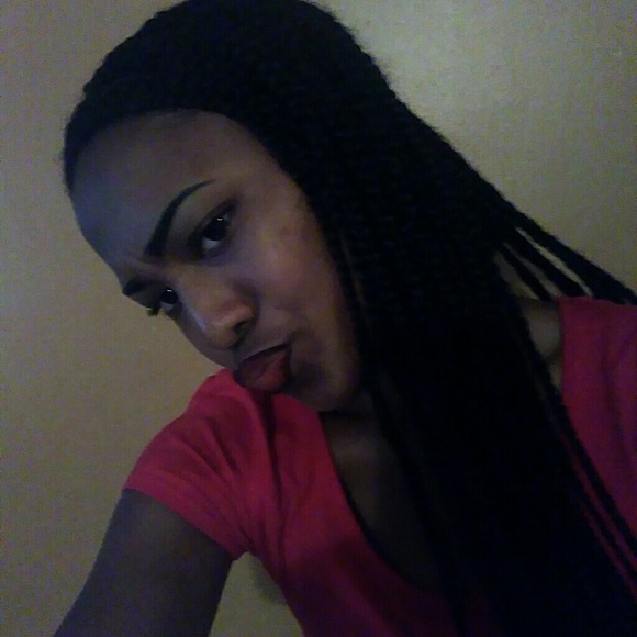 Profile Picture of Keyonna Moore (@_yonnamarie) on Poshmark