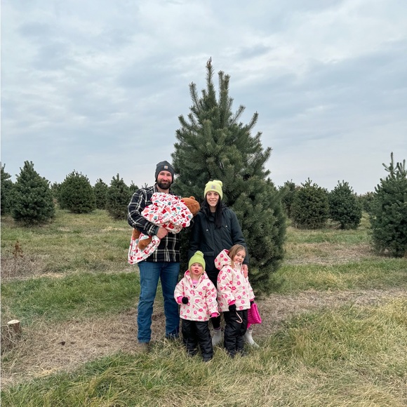 Profile Picture of Briana Hummel (@bheldenbrand17) on Poshmark