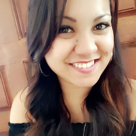 Profile Picture of Shirrie Suzuki (@shirriesuzuki) on Poshmark