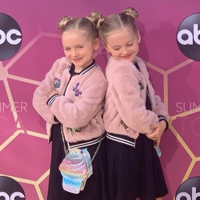 Profile Picture of Ella & Mia Allan (@TheAllanTwins) on Twitter