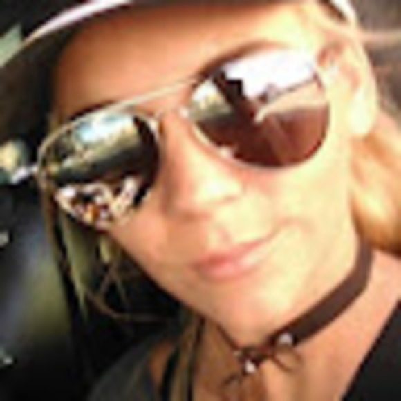 Profile Picture of Allyssa Elf (@allyssaelf) on Poshmark