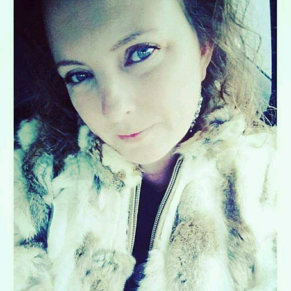 Profile Picture of Heather Humphreys (@heatherb707) on Poshmark