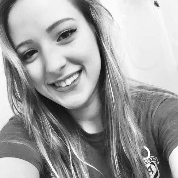 Profile Picture of Shelbi Bevins (@shelbierin) on Poshmark