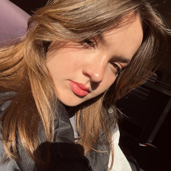 Profile Picture of Lucy Watson (@lucywatson1207) on Poshmark