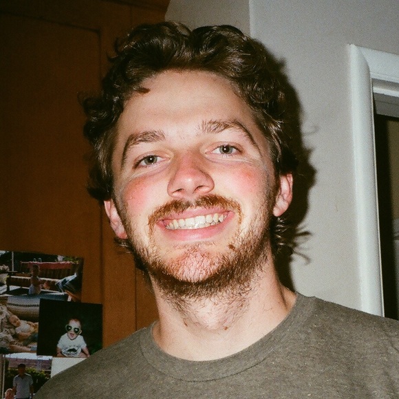 Profile Picture of Matt Sylvester (@mattsyl14) on Poshmark
