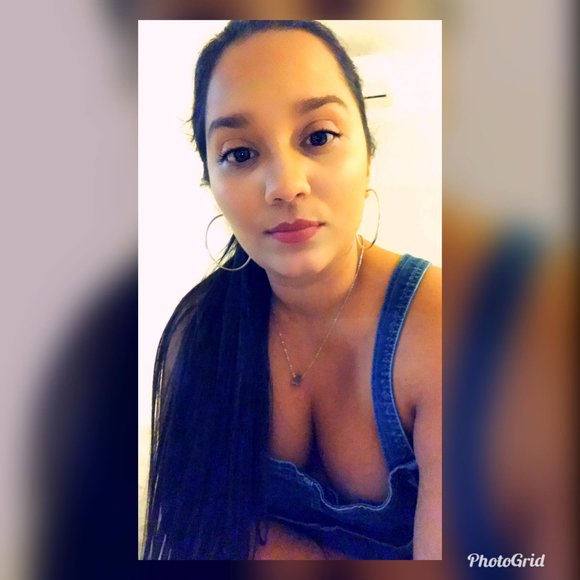 Profile Picture of Karla Coscab (@karlacoscab) on Poshmark