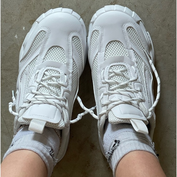 Profile Picture of Bella Lucas (@bella_r868) on Poshmark