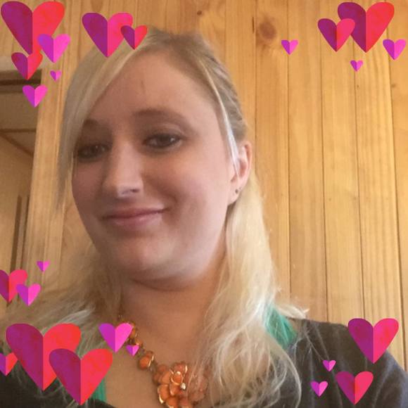 Profile Picture of Haley Sharon (@haleyss17) on Poshmark