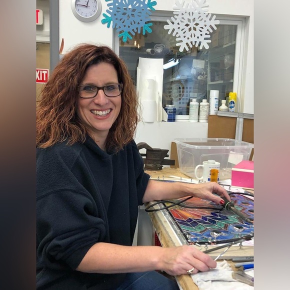 Profile Picture of Lisa Damico (@lgdamico70) on Poshmark