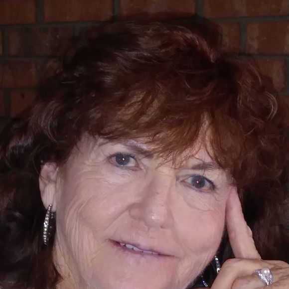 Profile Picture of Robinson Lorraine (@frobbyrobinson) on Poshmark