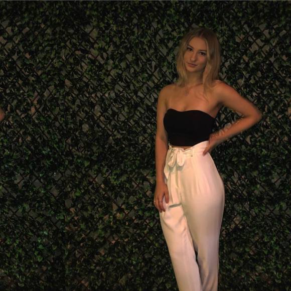 Profile Picture of Courtney Stothard (@cstothard) on Poshmark