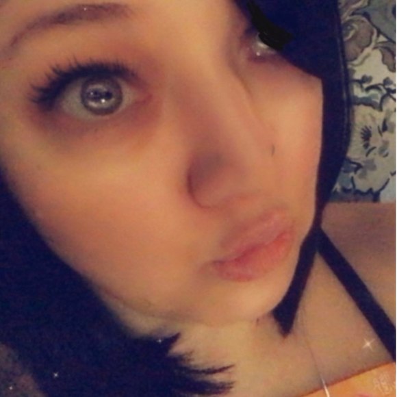 Profile Picture of Carla Barbisan (@italiancarla) on Poshmark