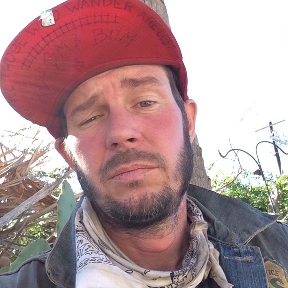 Profile Picture of Andrew Grover (@andrewthehobo) on Poshmark