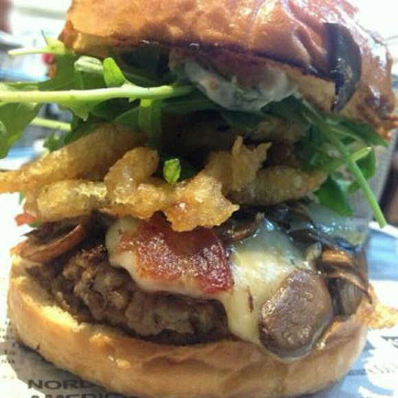 Profile Picture of Danielle Bogard (@treetop6) on Poshmark