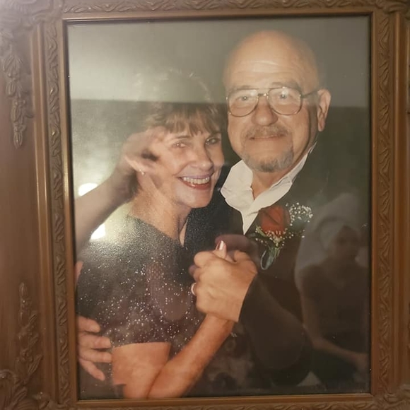 Profile Picture of Tami Gossling (@tamigossling) on Poshmark