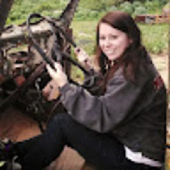 Profile Picture of Trisha Munsinger (@trishamunsinger) on Poshmark