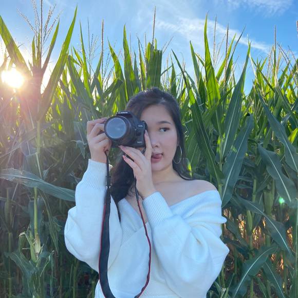 Profile Picture of Tracy Pham (@trishpham97) on Poshmark