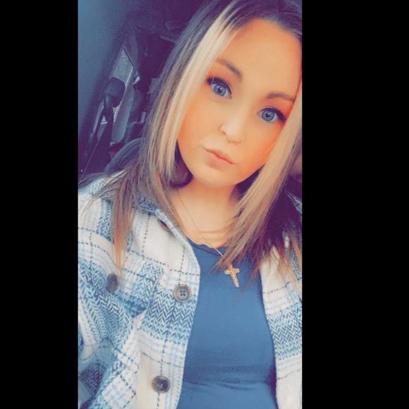 Profile Picture of Haley Haughney (@haleyhaughney) on Poshmark