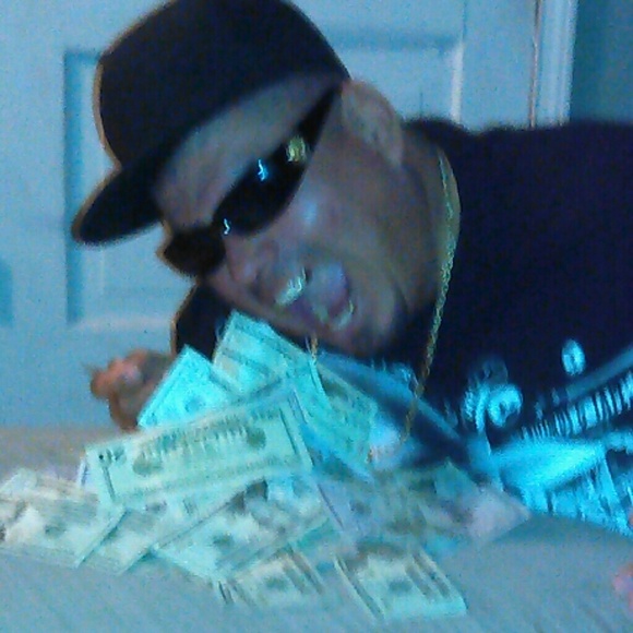Profile Picture of Victor Cuellar (@sirvic) on Poshmark